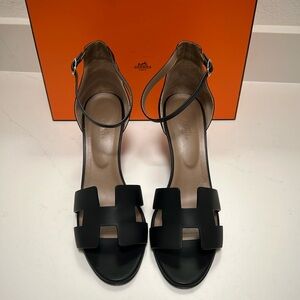 Hermes Wedge legend sandal Wore only once